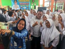 Gubernur Ansar Ahmad Bawa Kabar Gembira, Seragam dan SPP Gratis Bagi Pelajar SMA Se-Kepri