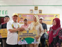 Gubernur Bengkulu, Rohidin Mersyah Salurkan Bantuan dan Beri Pendampingan Usaha Untuk UMKM di Kabupaten Kaur