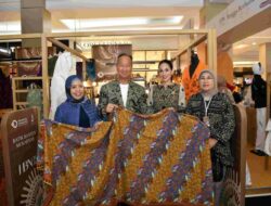 Menperin Agus Gumiwang Ajak Generasi Muda Bangga Berbatik