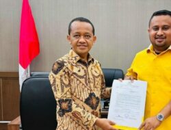 Bahlil Lahadalia Resmi Tunjuk Denny H. Bonai Duduki Kursi Ketua DPR Papua