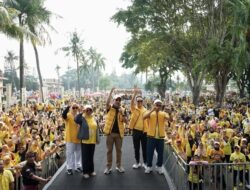 Belasan Ribu Warga Mataram Tumpah Ruah Ikuti Senam Sehat HUT Ke-60 Partai Golkar