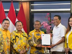 Ketum Bahlil Lahadalia Terima SK Kepengurusan DPP Partai Golkar Dari Menteri Hukum