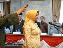 Srikandi Partai Golkar, Feri Sri Jadi Perempuan Pertama Jabat Pimpinan DPRD Kota Sukabumi