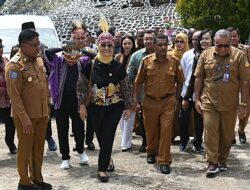 Tinjau Sarana Prasarana Pendidikan di Papua, Hetifah Instruksikan Jajaran Kirimkan Ribuan Judul Buku