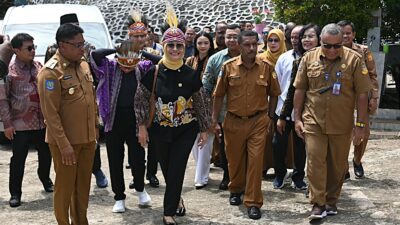 Tinjau Sarana Prasarana Pendidikan di Papua, Hetifah Instruksikan Jajaran Kirimkan Ribuan Judul Buku