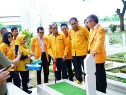 Momen HUT Ke-65, Ormas MKGR Sulsel Gelar Ziarah Makam Pahlawan Ke TMP Panaikang Makassar