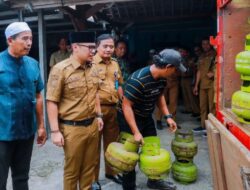 Blusukan Tinjau Pasokan Elpiji 3 Kg, Pilar Saga Ichsan Jamin Stok Gas Melon di Tangsel Aman