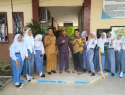 Anggota DPRD Babel, Leviyan Tinjau Gedung Sekolah SMAN 1 Menok Yang Rusak