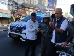 Wagub Jabar, Erwan Setiawan Bantu Pengendara Alami Kecelakaan Saat Menuju Ke Gedung Sate