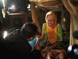 Bupati Subang, Reynaldy Putra Jadikan Mak Ucung di Cipeundeuy Sebagai Ibu Angkat