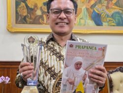 Arif Fathoni Diganjar Penghargaan Sebagai Politisi Muda Inspiratif Dari PWI Jatim