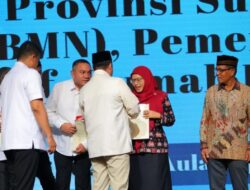 Menteri ATR/BPN, Nusron Wahid Serahkan Sertifikat Tanah Untuk UIN Sumut