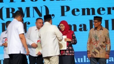 Menteri ATR/BPN, Nusron Wahid Serahkan Sertifikat Tanah Untuk UIN Sumut