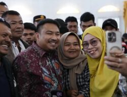 Bupati Subang, Reynaldy Putra Beri Kompensasi Warga Terdampak Penertiban Bangunan Liar di Dawuan