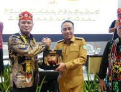 Gubernur Rudy Mas’ud Ajak Suku Dayak Jadi Instrumen Utama Pembangunan di Kaltim