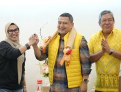 Andi Ina Kartika Sari Foto Salam Komando Bareng Munafri Arifuddin: Sesama Kader Pasti Saling Dukung