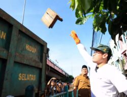 Geram Lihat Tumpukan Sampah, Pilar Saga Ichsan Bubarkan Pengelola TPS3R Pasar Cantik Ciputat