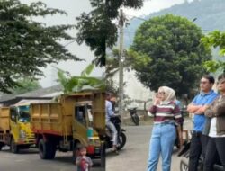 Gerak Cepat Lady Puspita Terjunkan 12 Truk Angkut Sampah di Cisempur, Jatinangor