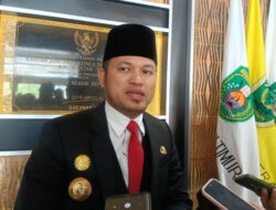 Tinjau Jalan Rusak Kukar-Kubar, Gubernur Kaltim Rudy Mas’ud Minta Pemerintah Buka Blokir Anggaran