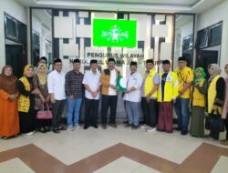Ali Mufthi Salurkan 16 Hewan Kurban Ke Sejumlah Ormas Keagamaan di Jatim