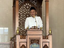 Jadi Khatib Idul Adha di Masjid Ainul Hikmah, Sarmuji Ingatkan Bahaya Terjebak Gemerlap Kekuasaan