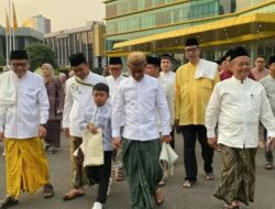 Bahlil Lahadalia Boyong Keluarga Salat Idul Adha di Masjid Ainul Hikmah DPP Partai Golkar