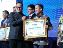 Walikota Ratu Dewa Terima Penghargaan Dari Perpamsi Atas Komitmen Pengadaan Air Bersih di Palembang