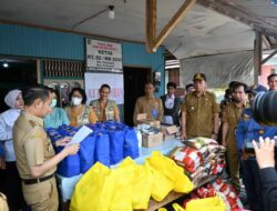 Walikota Palangkaraya, Fairid Naparin Salurkan Bantuan Untuk Korban Kebakaran di Pahandut