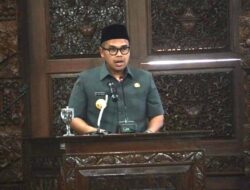 Bupati Batang, Faiz Kurniawan Ancam Bongkar 30 Tempat Karaoke Ilegal di Pantai Sigandu