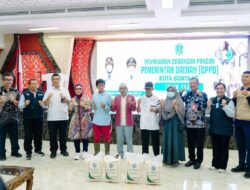 Walikota Bontang, Neni Moerniaeni Salurkan Bantuan Pangan Gratis Untuk 3.000 Warga