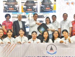 Gubernur Kepri Ansar Ahmad Bagi-Bagi Mobil Untuk Lembaga Sosial dan Pendidikan di Batam