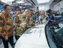 Stargazer Cartenz X Diluncurkan, Menperin Agus Gumiwang Teken Dukungan untuk Mobil Buatan Indonesia