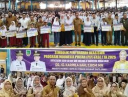 Karmila Sari Serahkan Beasiswa PIP ke Ribuan Pelajar Rohil: Wujud Nyata Aspirasi Pendidikan