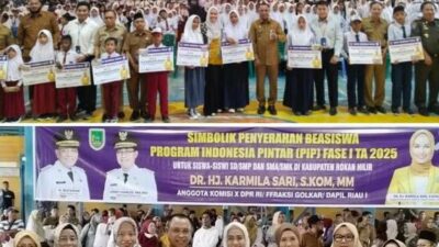Karmila Sari Serahkan Beasiswa PIP ke Ribuan Pelajar Rohil: Wujud Nyata Aspirasi Pendidikan