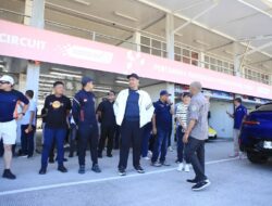 Jelang MotoGP Indonesia 2025, Menpora Dito Ariotedjo Tinjau Kesiapan Sirkuit Mandalika