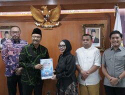Walikota Bontang, Neni Moerniaeni Bahas Strategi Pengentasan Kemiskinan Bersama Mensos