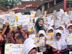 Adde Rosi Salurkan PIP untuk 350 Siswa SDN Pagerbatu 3: Sepatu Mereka Tak Lagi Bolong!