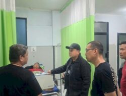 Walikota Munafri Arifuddin Jenguk Korban Pegawai Pemkot Pasca Tragedi DPRD Makassar Dibakar