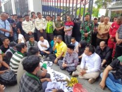 Elbarino Shah Hingga Hadi Suhendra Tampung Aspirasi Massa Aksi di DPRD Sumut
