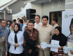 Walikota Makassar Munafri Arifuddin Dampingi Penyerahan Rumah untuk Keluarga Korban Kerusuhan DPRD