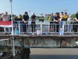 World Cleanup Day 2025, Walikota Kediri Vinanda Prameswati Tebar Eco Enzym Ke Sungai Brantas
