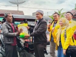DPD II Partai Golkar Sibolga Bagikan 260 Karung Beras Untuk Abang Becak