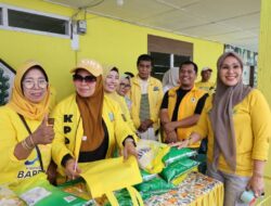 Andi Ina Kartika Sari Tinjau Pasar Murah DPD II Partai Golkar Barru, Beras Dijual Rp. 55 Ribu per Karung