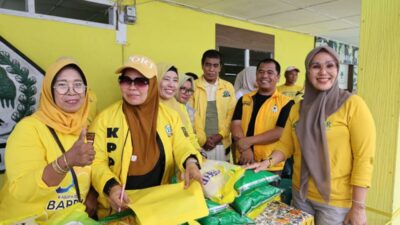 Andi Ina Kartika Sari Tinjau Pasar Murah DPD II Partai Golkar Barru, Beras Dijual Rp. 55 Ribu per Karung