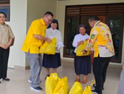 HUT ke-61, DPD II Partai Golkar Nias Barat Bagikan Sembako untuk Yatim dan Janda