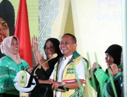 Partai Golkar Tebar 10 Ribu Paket Sembako, Bahlil Lahadalia: Partai Ini Lahir untuk Bersama Rakyat