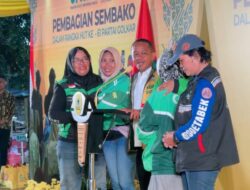 Bahlil Lahadalia Beri Tiket Umrah Gratis untuk Ibu-Ibu Ojol dalam HUT ke-61 Partai Golkar