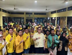 Gelar Baksos di Cirebon, Dave Laksono Bagikan 250 Paket Sembako untuk Ojol