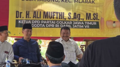 Bantu Petani Ponorogo, Ali Mufthi Serahkan Alsintan Combine Harvester untuk Percepat Panen