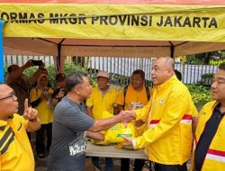 HUT ke-61 & Syukuran Gelar Pahlawan Soeharto, DPD I Partai Golkar Jakarta Bagikan 6.100 Sembako
